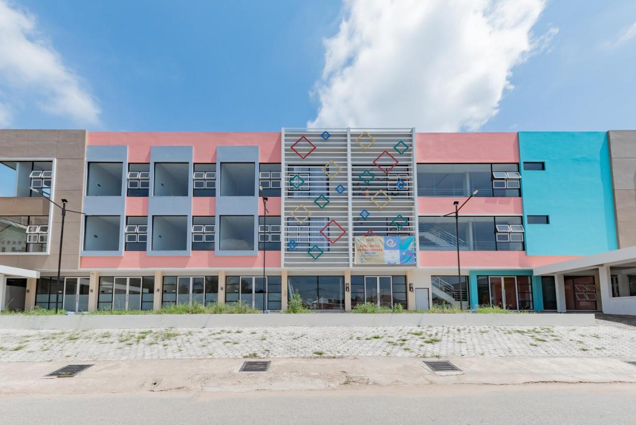 Sans Hotel Berau Square Tanjung Redep Exterior photo